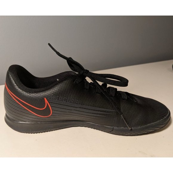 Nike Mercurial Boy's size youth 1 black red non-marking sneakers AT8169-060 - Picture 2 of 9